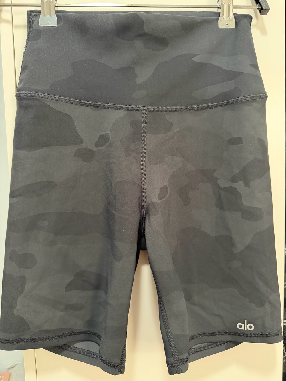 Alo High-Waist Camo Bike Shorts - 7 Inch Camouflage